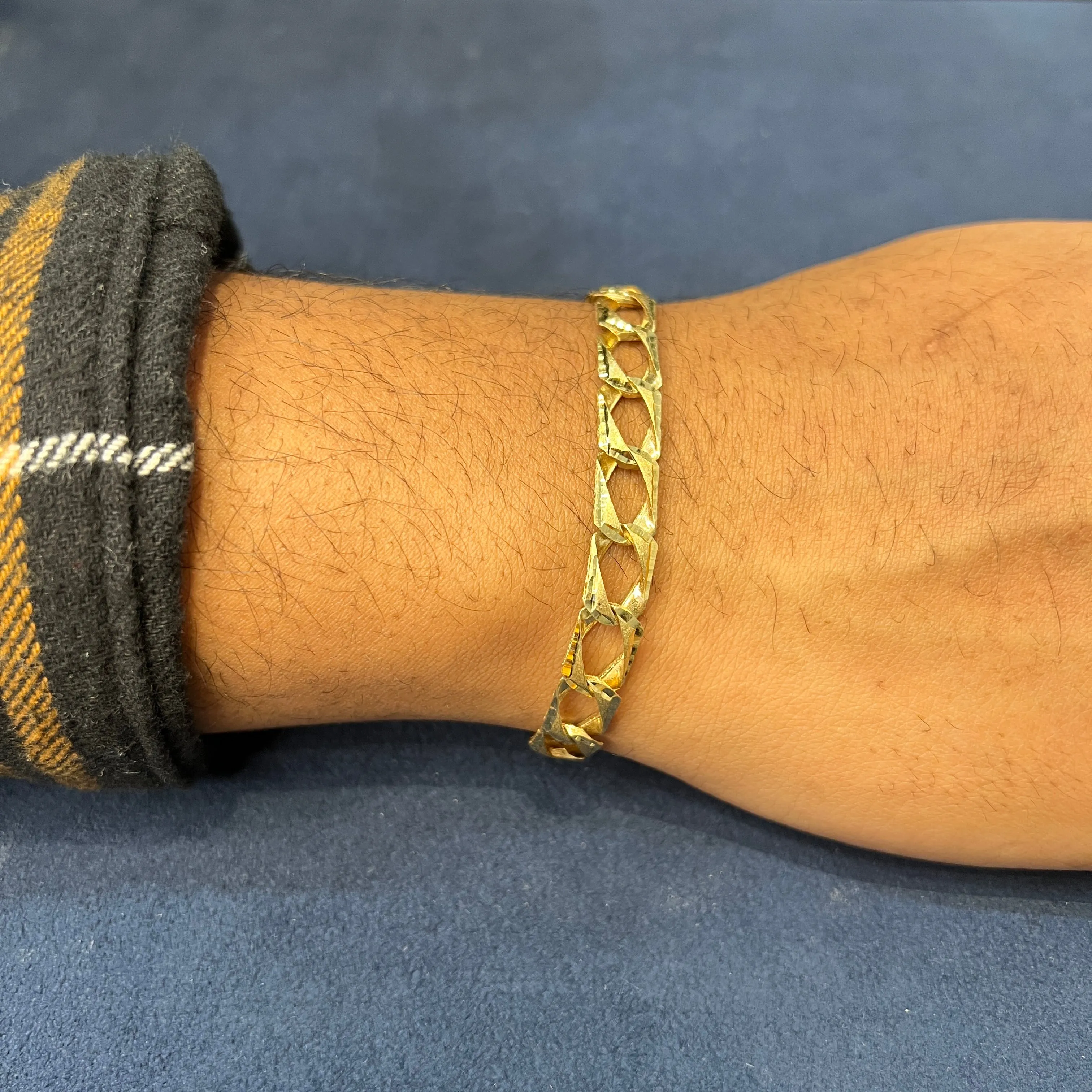 10K Yellow Gold (9mm) Diamond Cut Curb Bracelet 8.5"