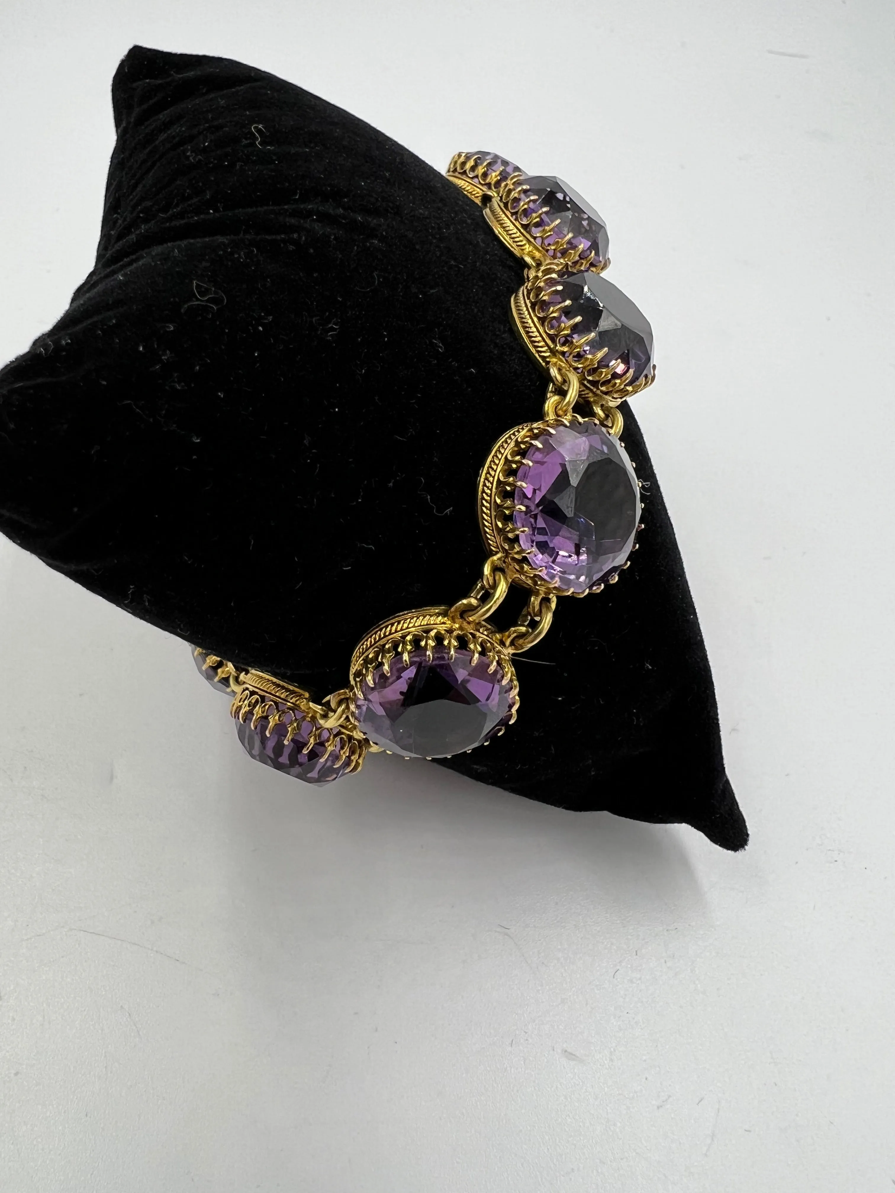 1890s Victorian Round Amethyst Gold Line Bracelet