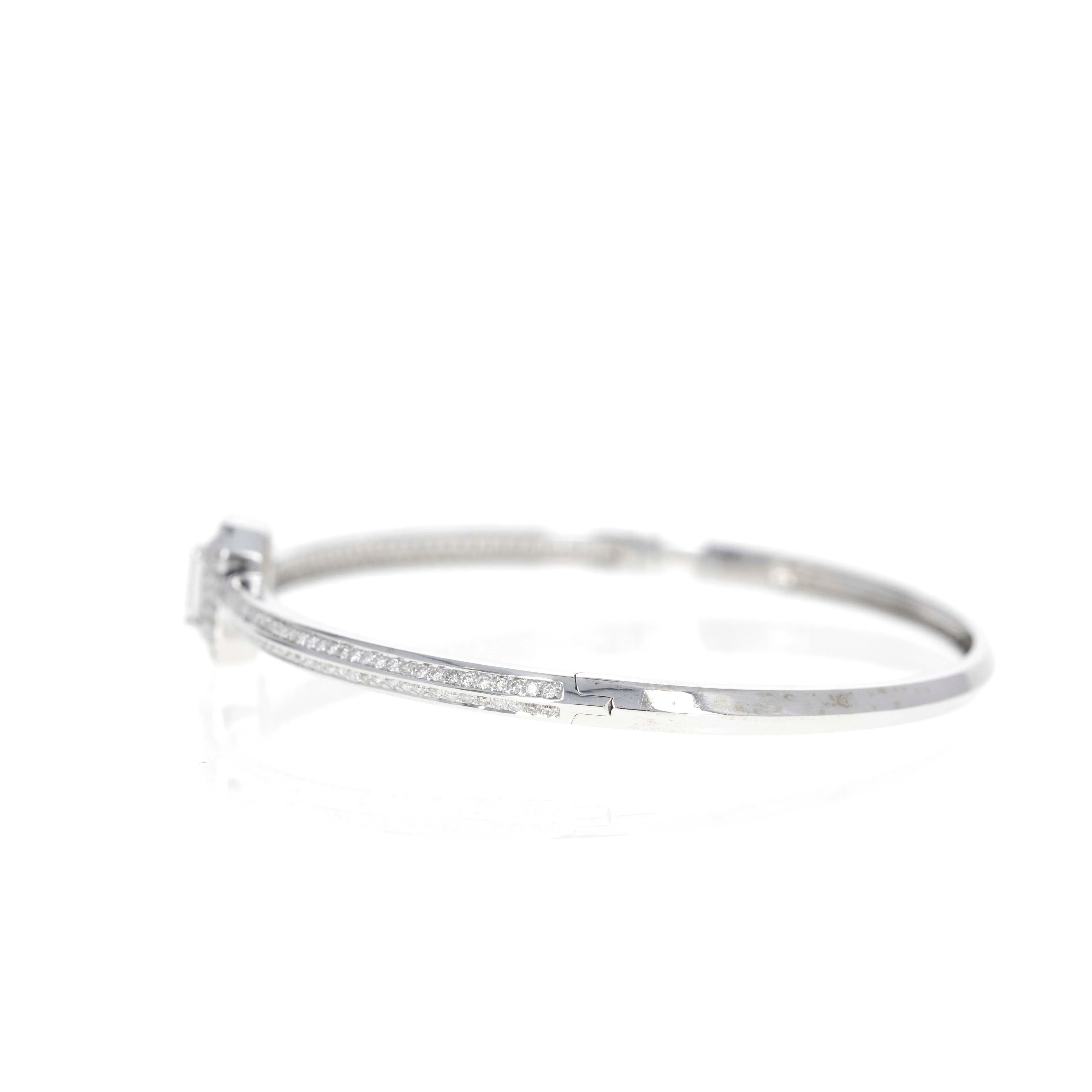 18K White Gold 0.62 Carat Diamond Emerald Pave Bangle