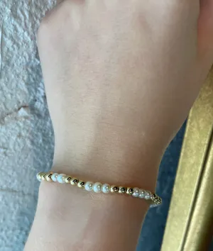 4mm Gold and Pearl Alternating Beaded Bracelet
