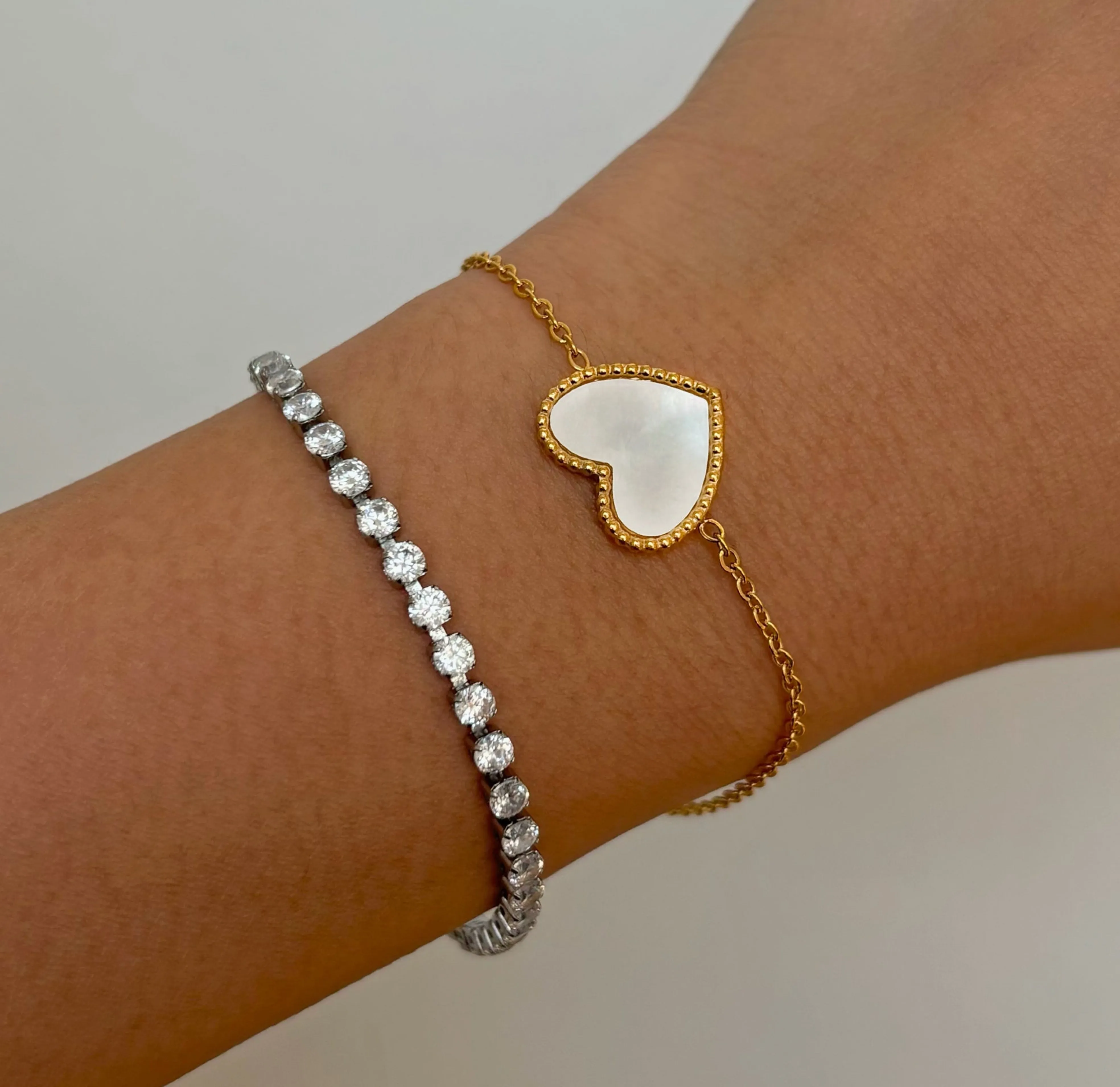 AMIRI GOLD PEARL HEART BRACELET