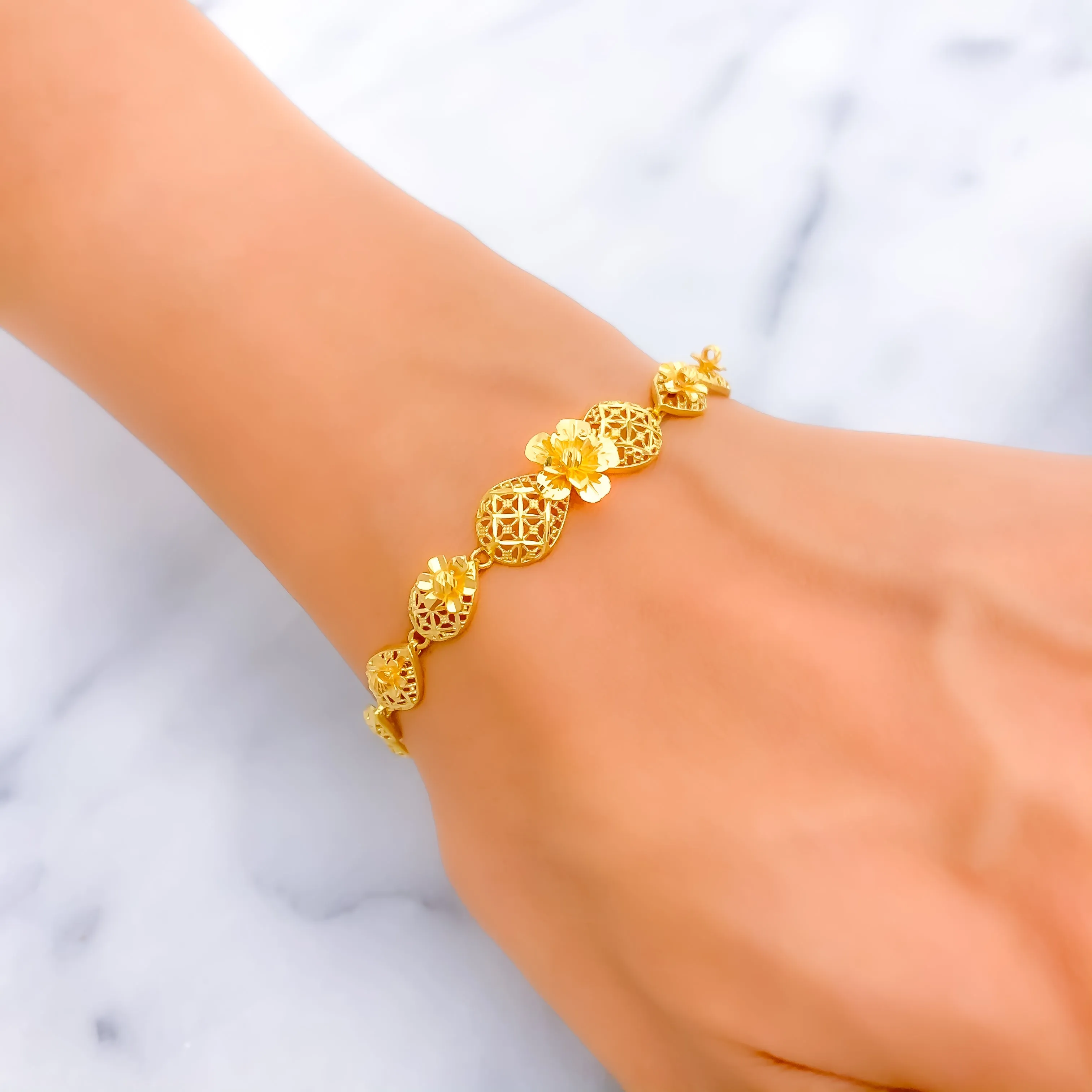 Beautiful Flower 22K Gold Bracelet