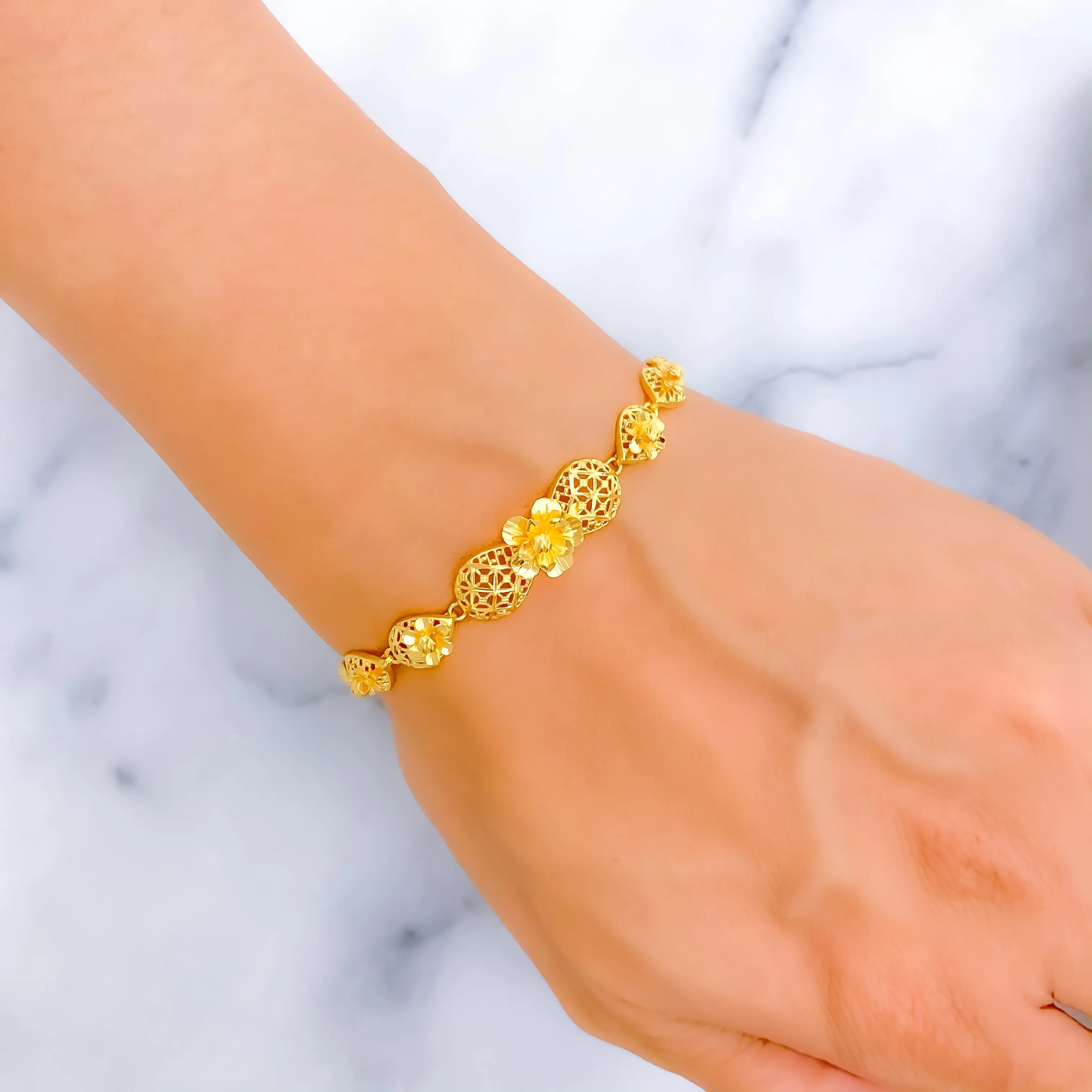 Beautiful Flower 22K Gold Bracelet