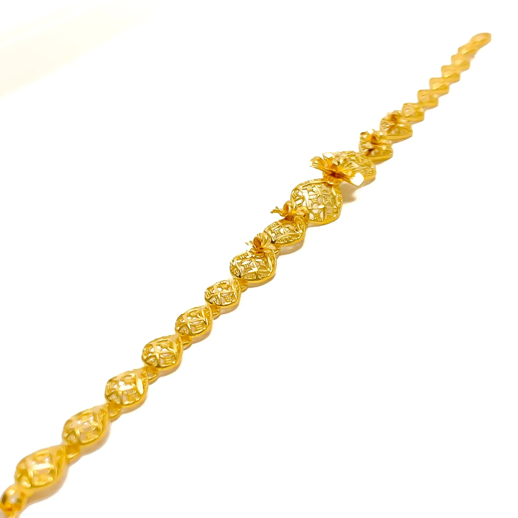 Beautiful Flower 22K Gold Bracelet