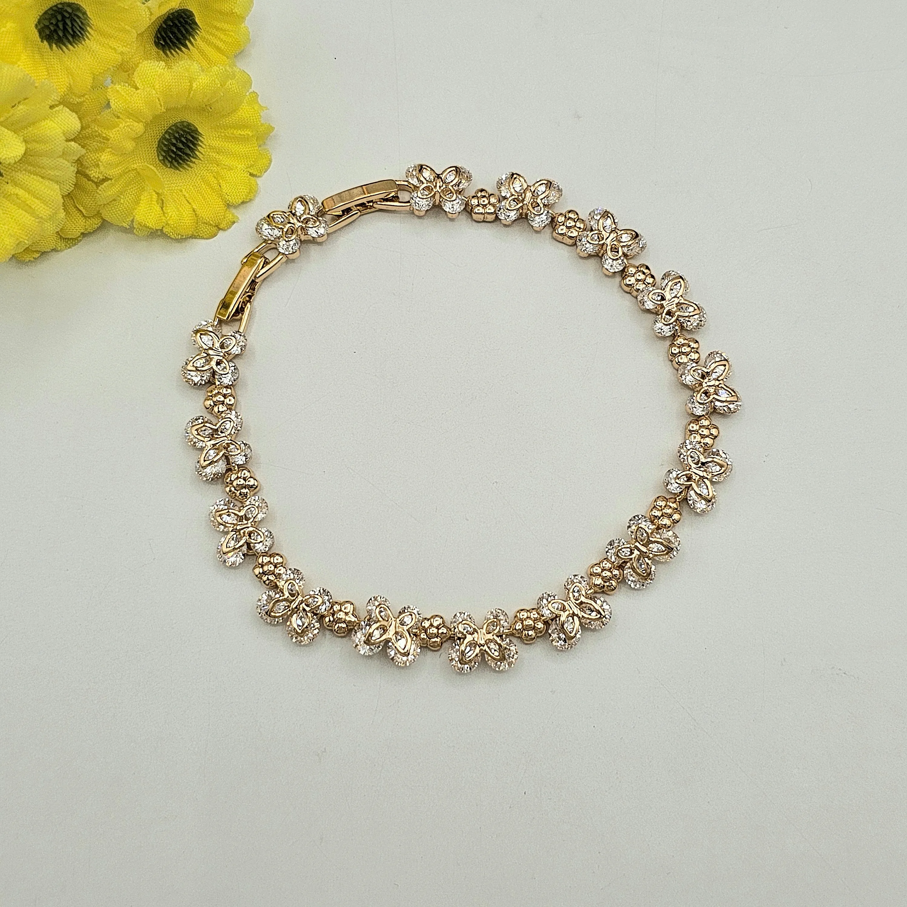 Bracelets - 18K Gold Plated. Butterflies - Clear Crystals - Bracelet.
