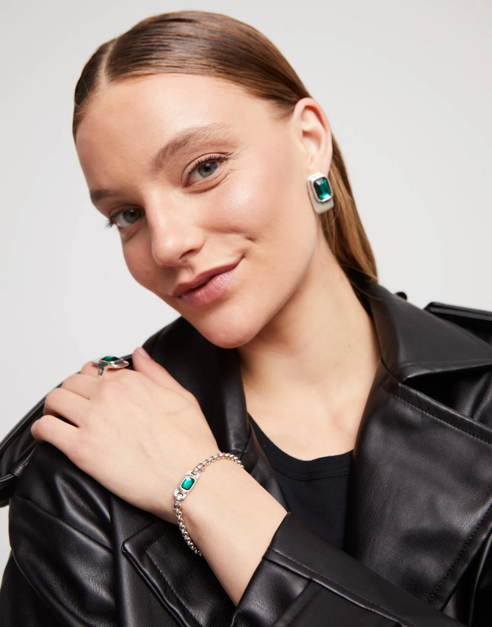 Chain bracelet with green crystal (gold or silver)