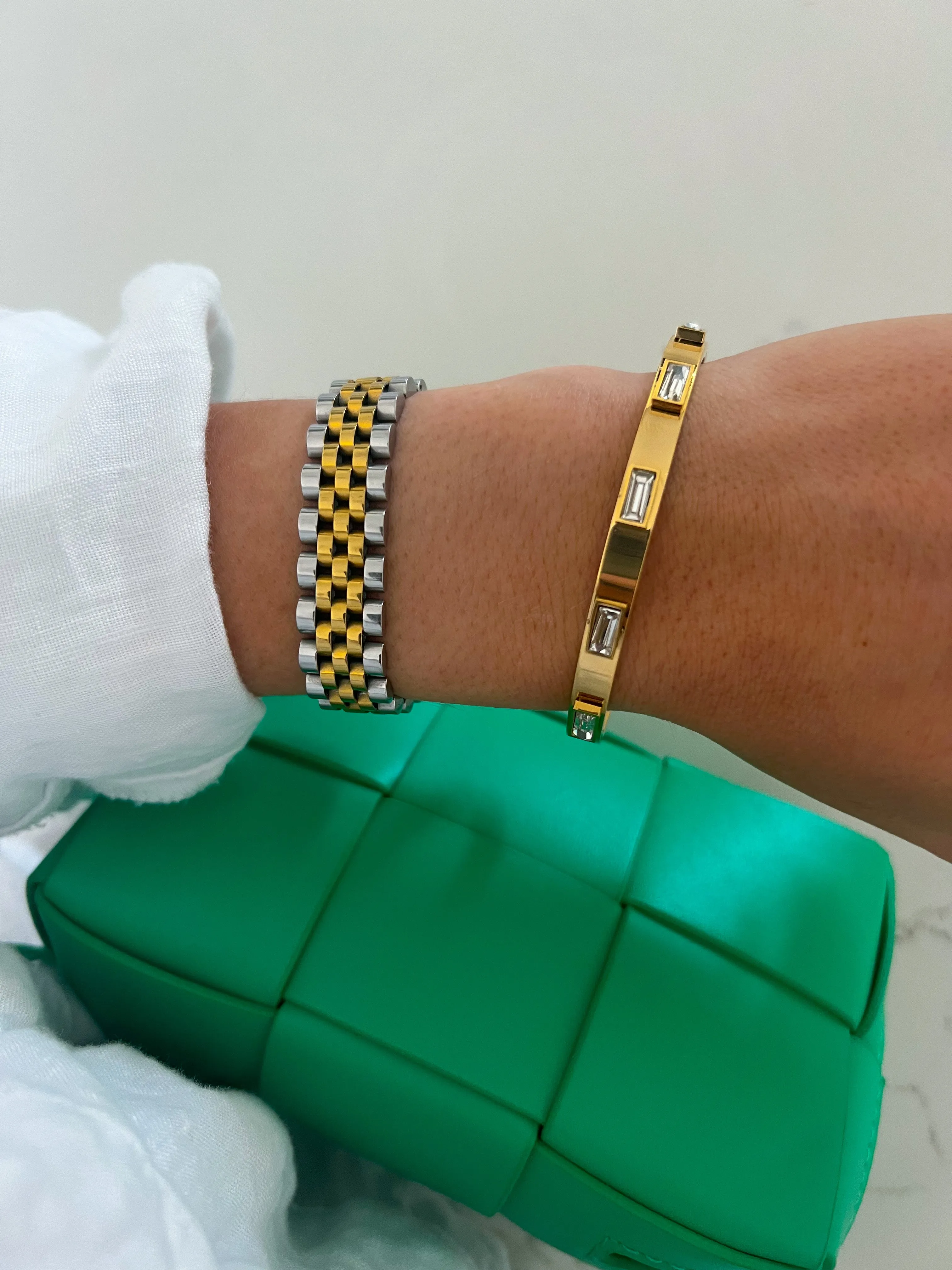 EMERALD   WHITE BANGLE