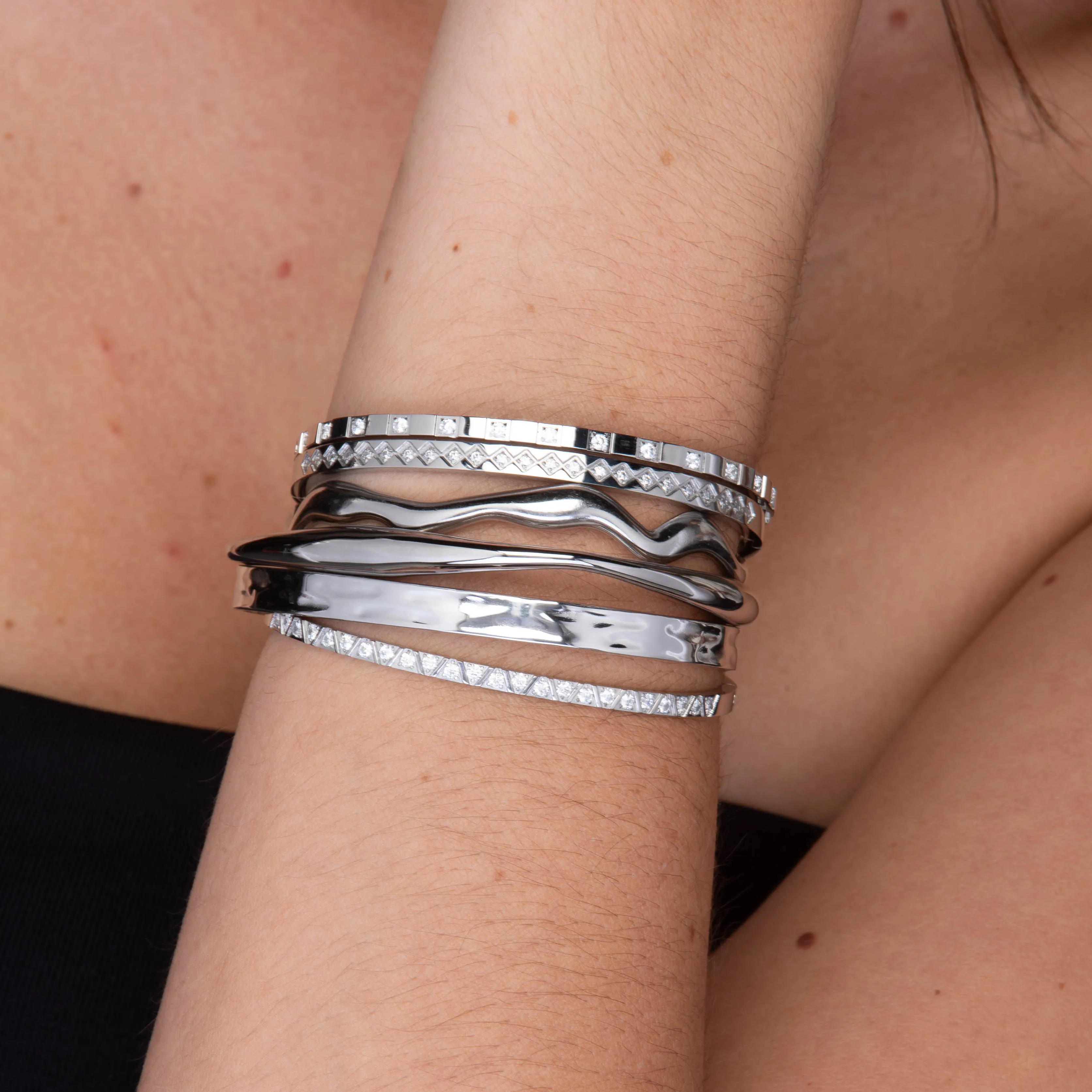 Florence Sapphire Hinged Bangle Bracelet