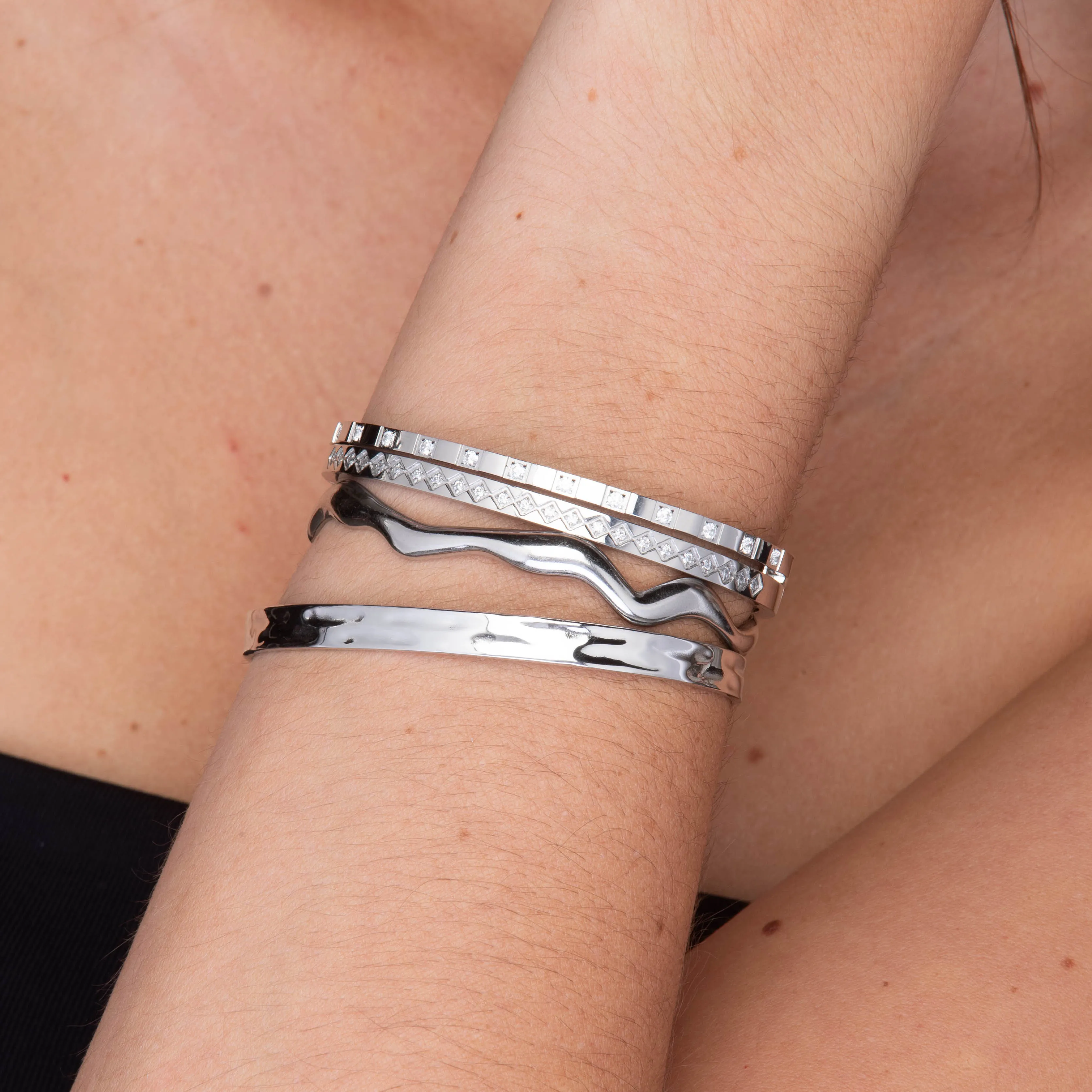 Florence Sapphire Hinged Bangle Bracelet