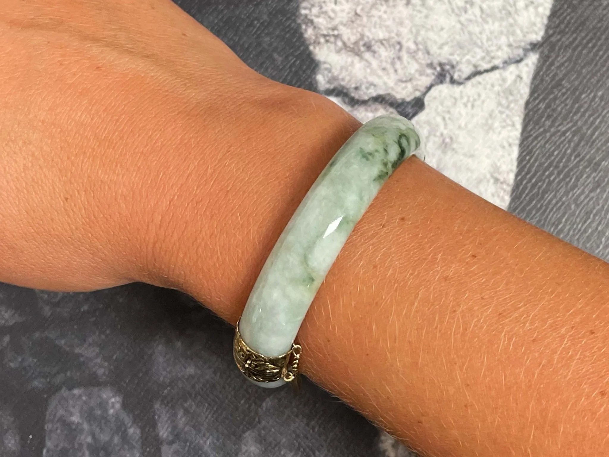Mings Hawaii Green Jade Hinged Bangle 14K Yellow Gold