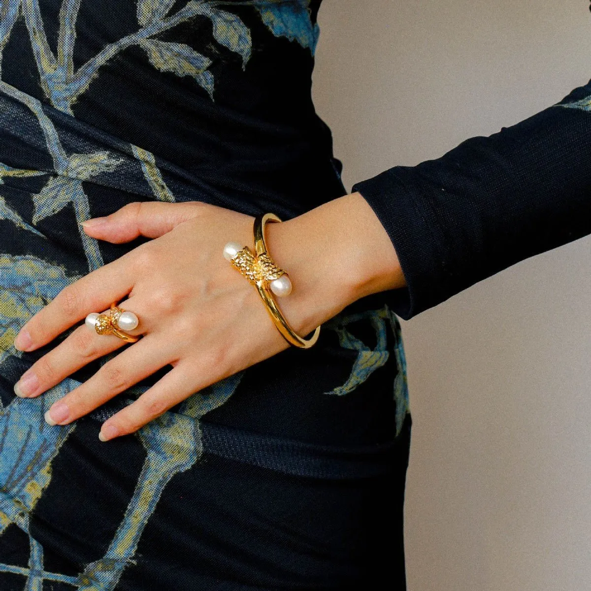 Niche Metal Wind Lava Water Drop Agate Open Bangle Bracelet-Pearl Style