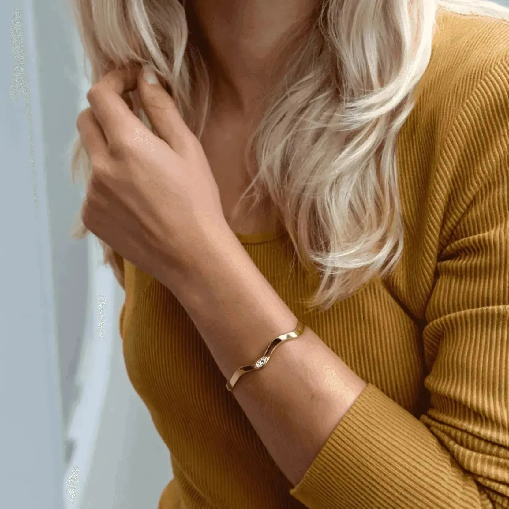 Pear Taylor Wave Bangle