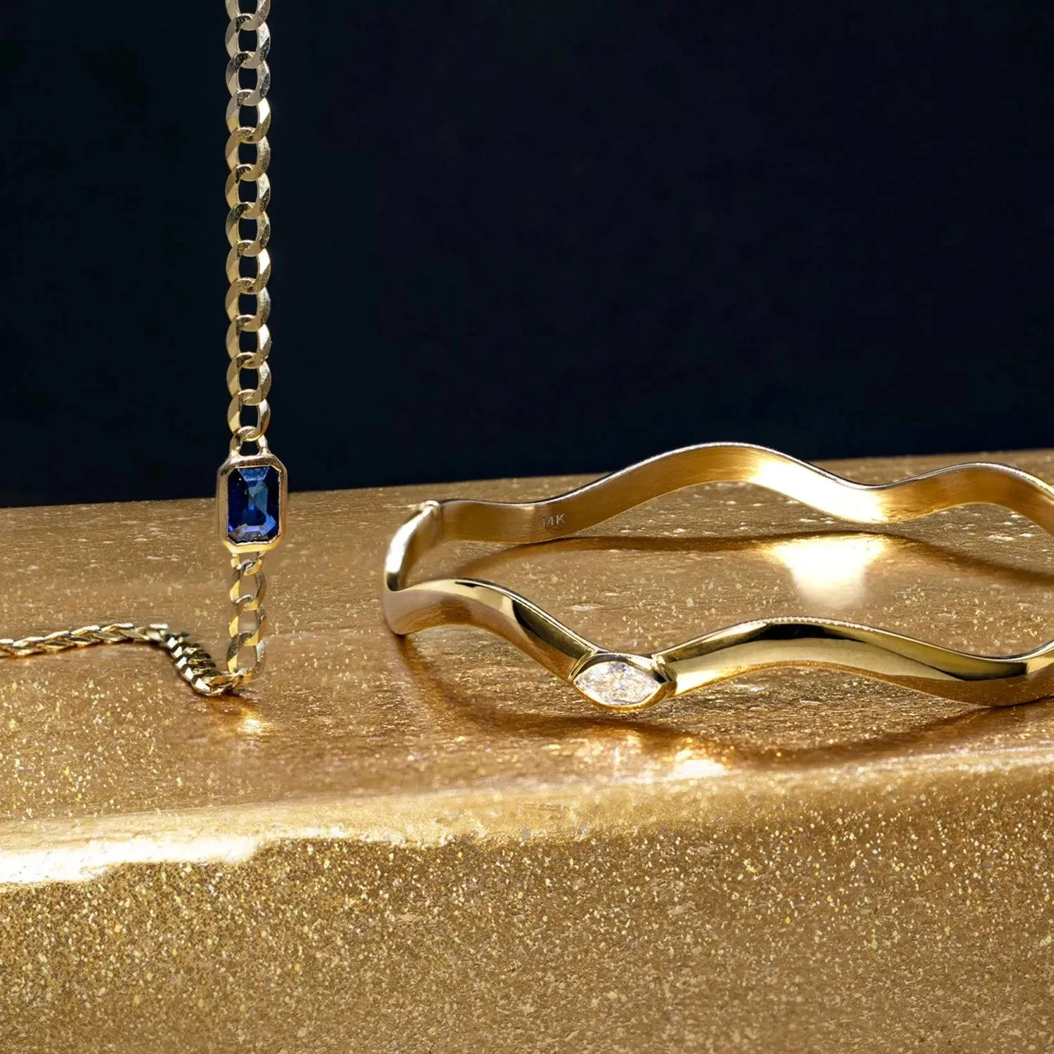 Pear Taylor Wave Bangle