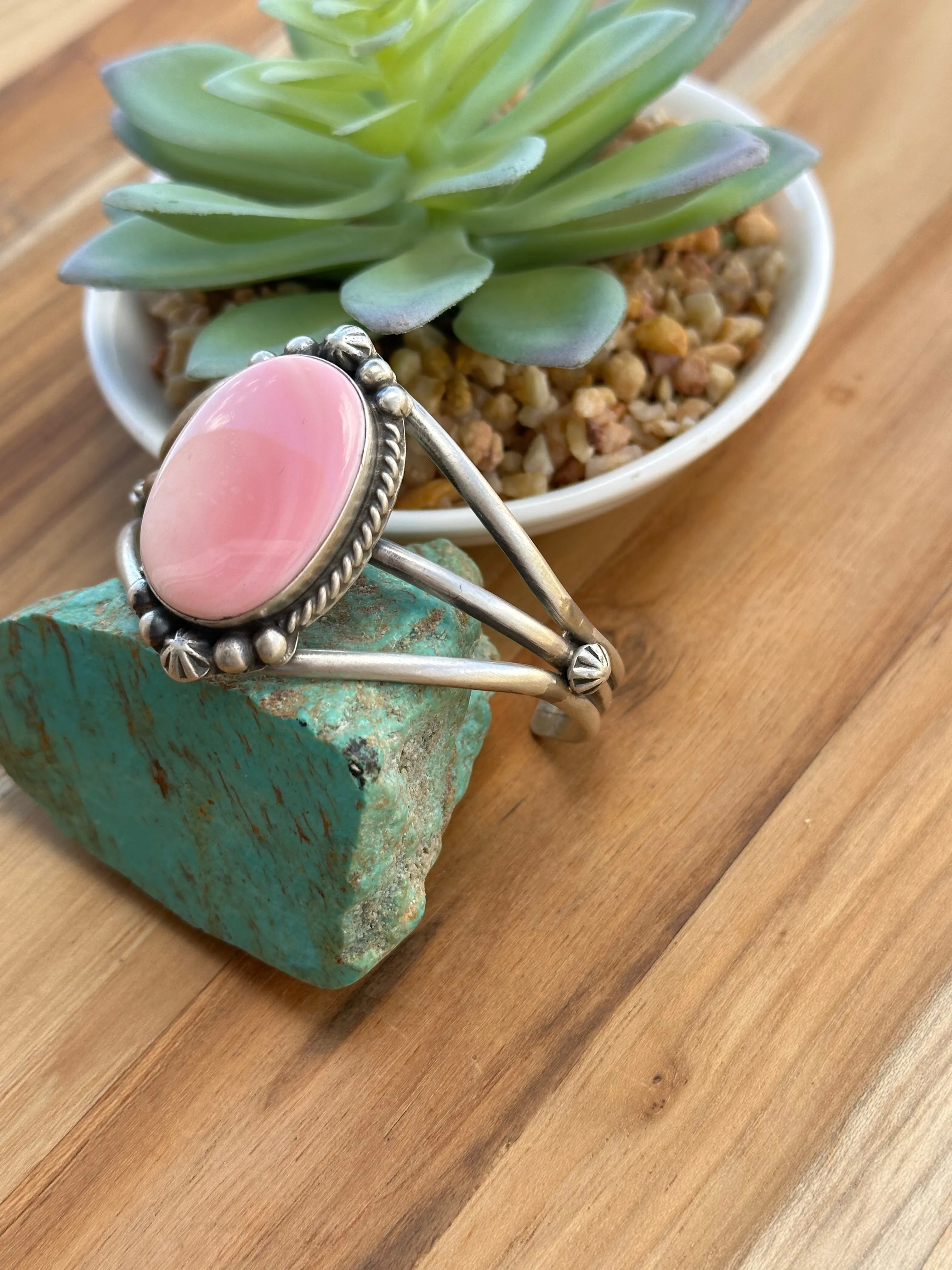 Pink Conch Oval Bracelet