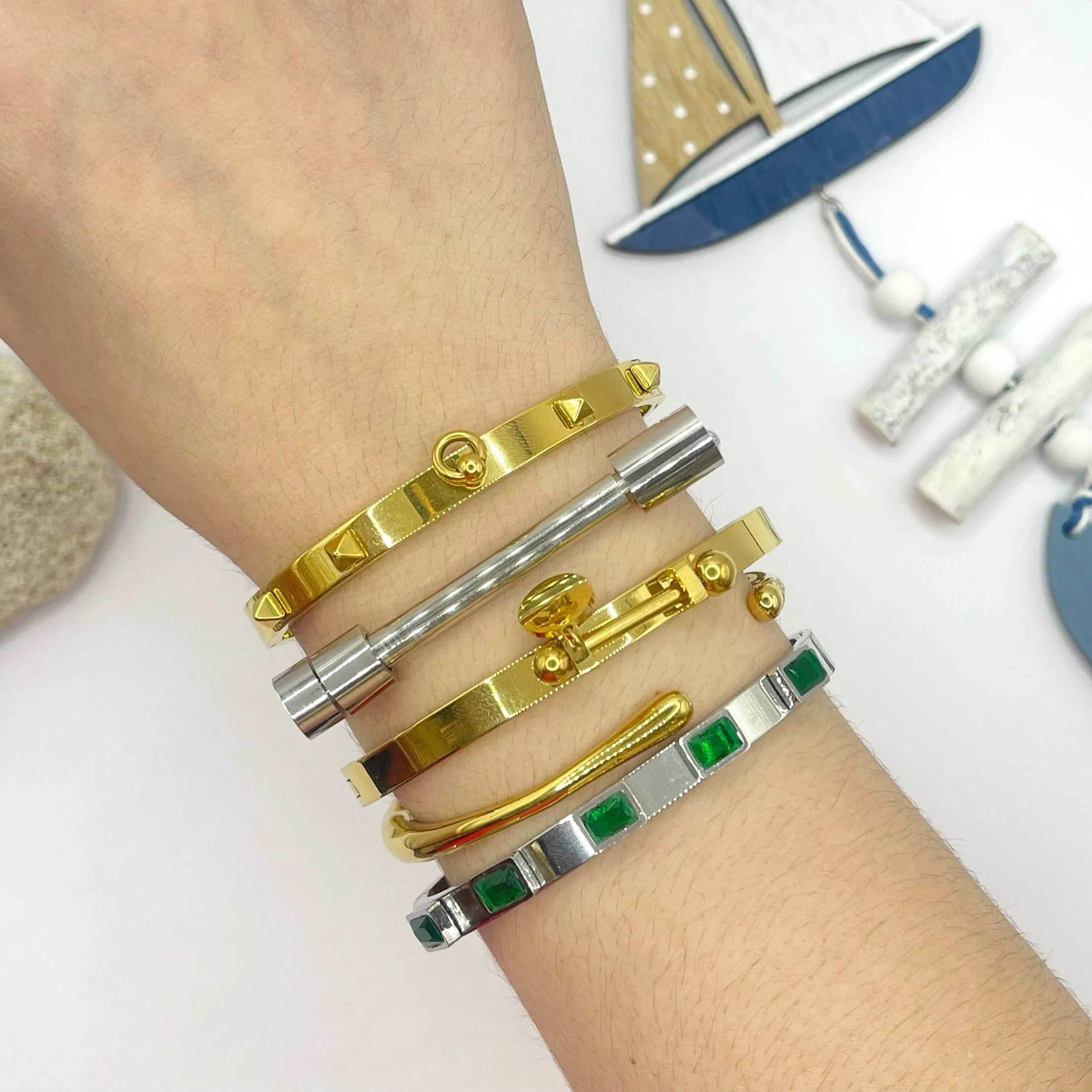 Tornillo Silver Bangle