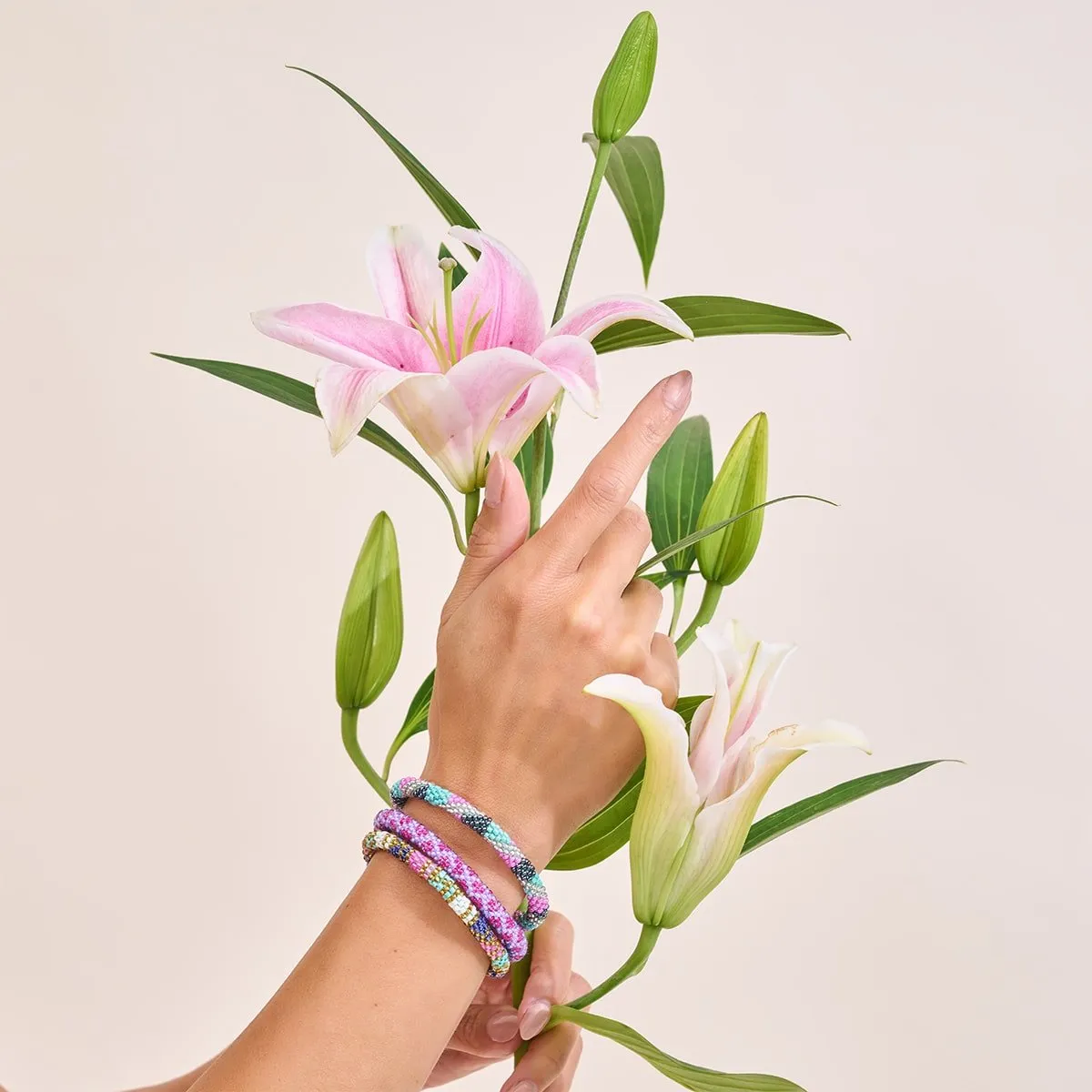 Treasure in Tahiti | Himalayan Glass Bead Bracelet