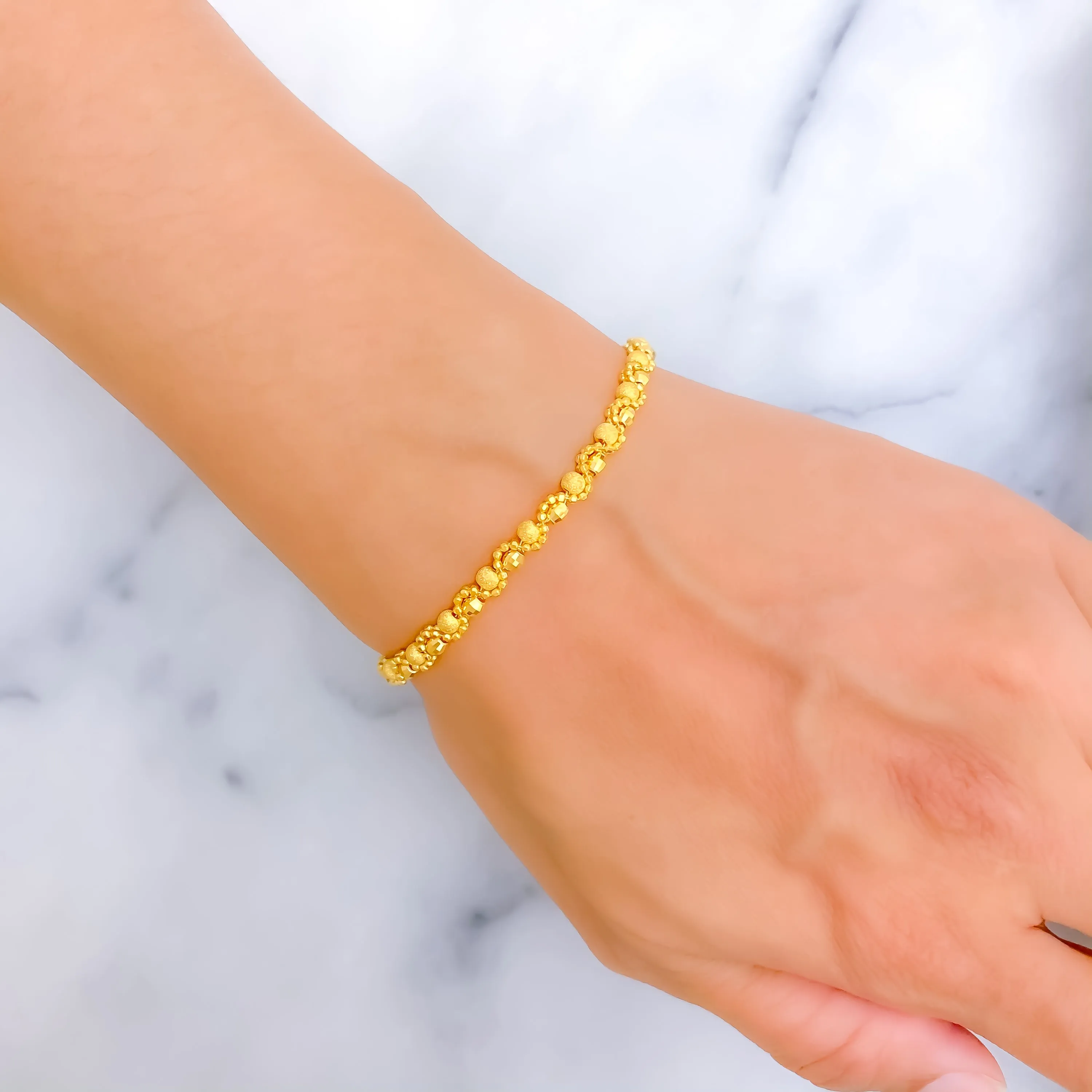 Versatile Glowing 22K Gold Bracelet