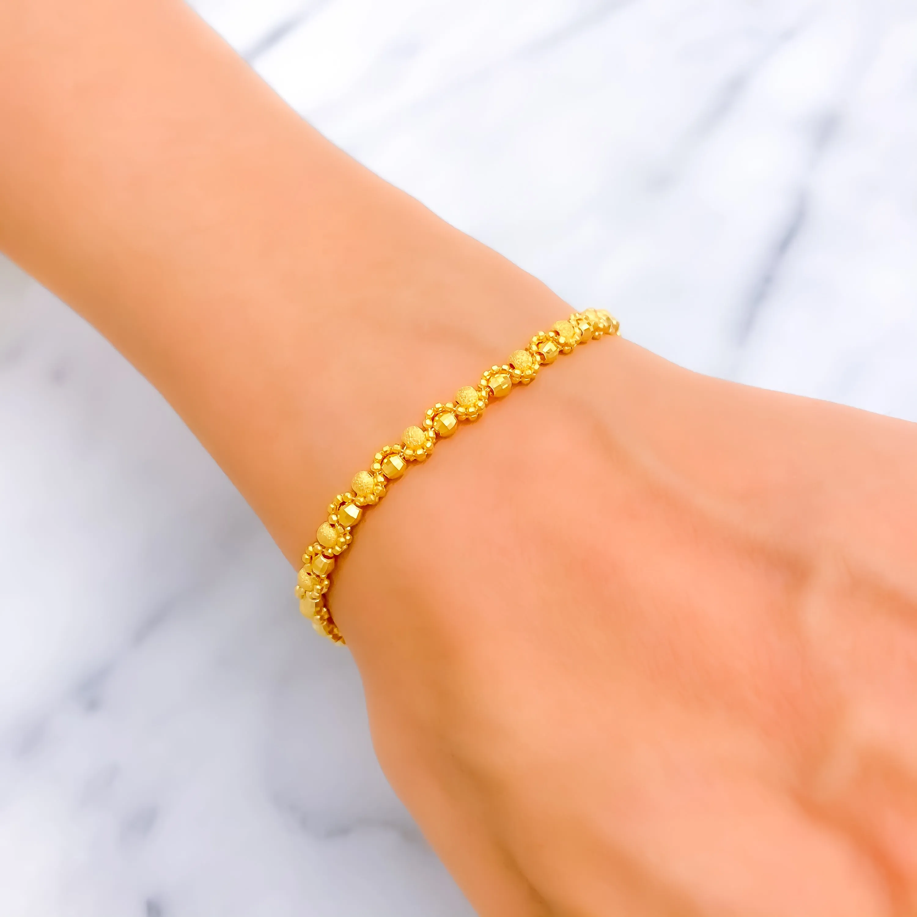 Versatile Glowing 22K Gold Bracelet