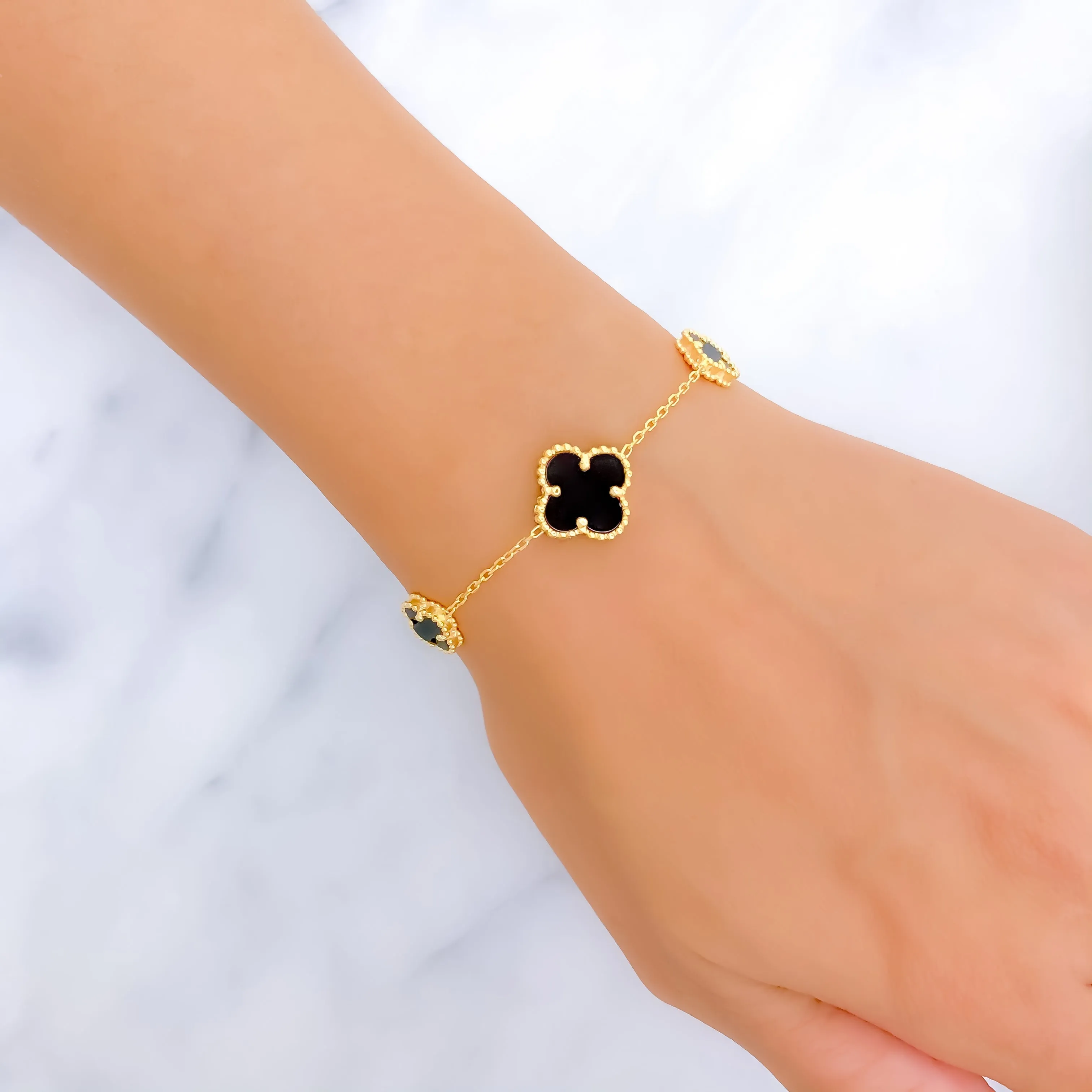 Versatile Lovely 21k Gold Clover Bracelet